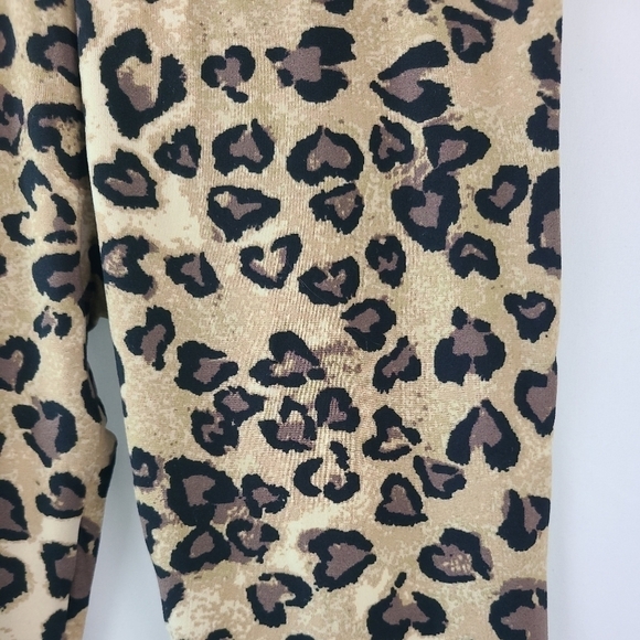 NEW Feathers Fleece Lined Cheetah Seamless Leggings sz S NWOT - Picture 2 of 5
